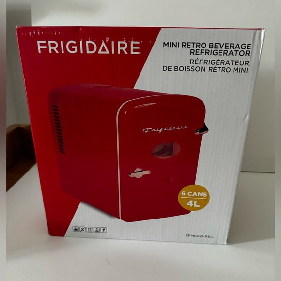 Adorable Bright Red Frigidaire Retro Mini 6 Can Refrigerator NIB - Picture 5 of 6